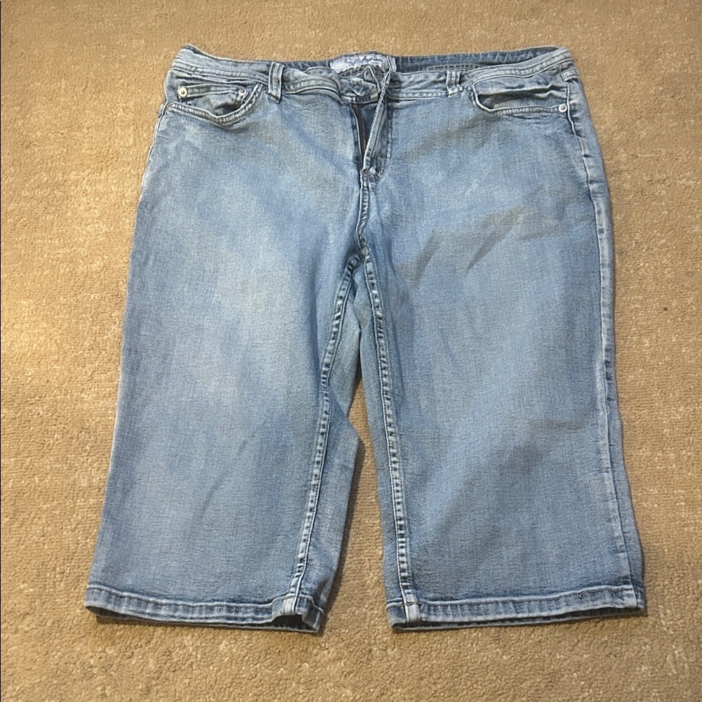 Silver Jeans Women's Light Blue Cropped Jeans